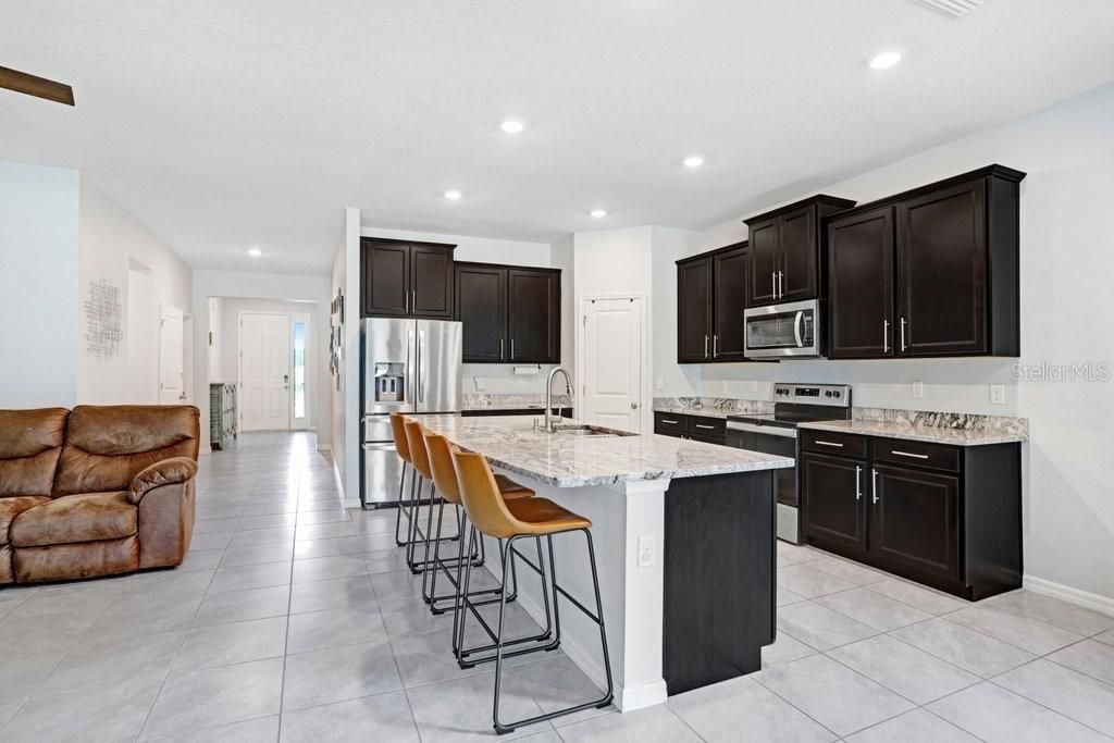 En Venta: $375,000 (4 camas, 2 baños, 2035 Pies cuadrados)