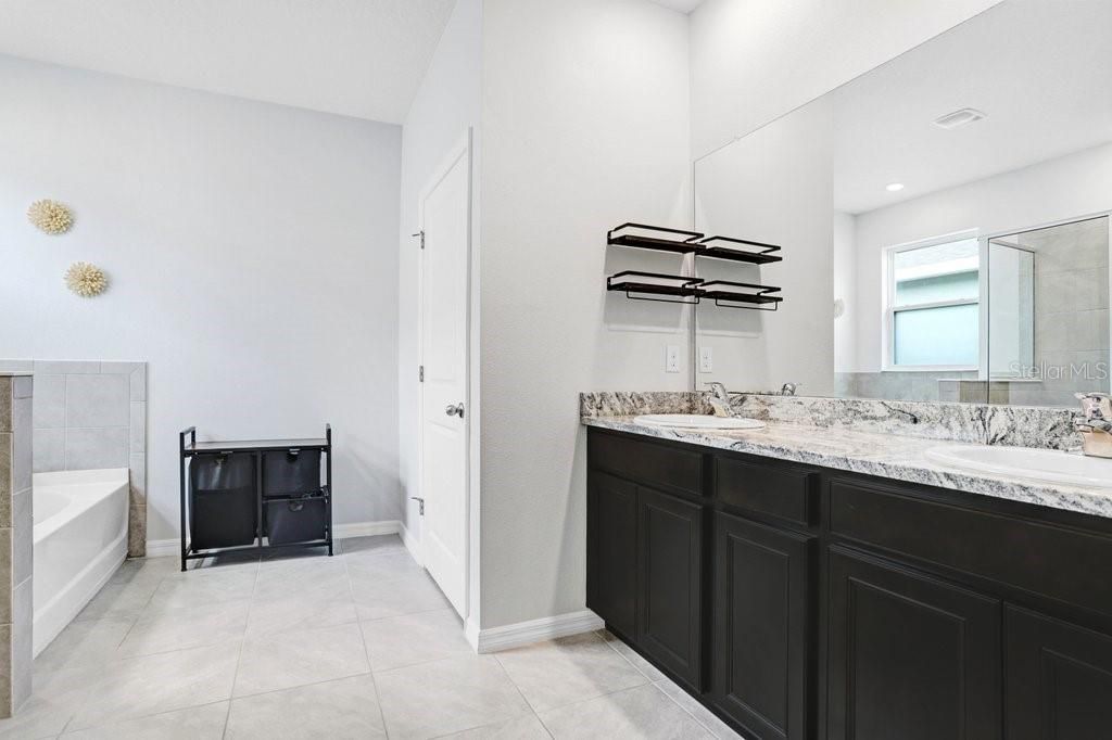 En Venta: $375,000 (4 camas, 2 baños, 2035 Pies cuadrados)