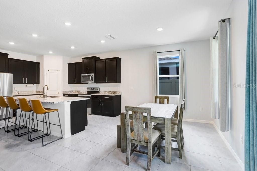 En Venta: $375,000 (4 camas, 2 baños, 2035 Pies cuadrados)