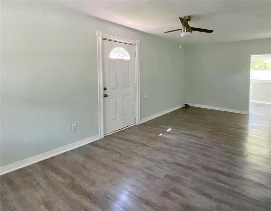 出租: $1,875 (3 贝兹, 2 浴室, 1800 平方英尺)