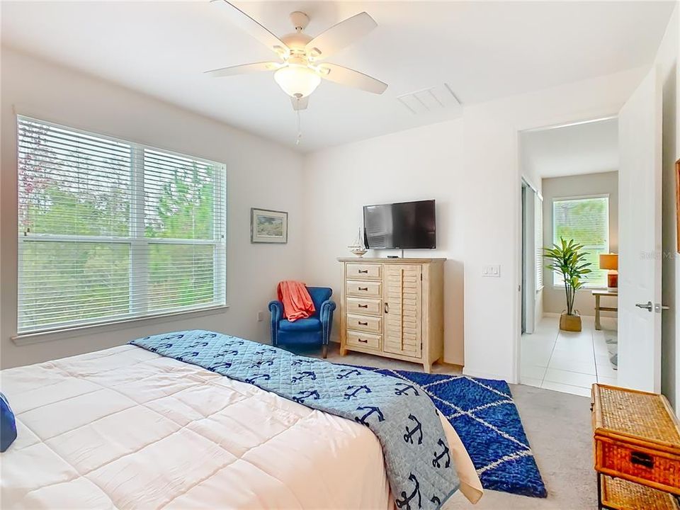 待售: $329,500 (2 贝兹, 2 浴室, 1703 平方英尺)