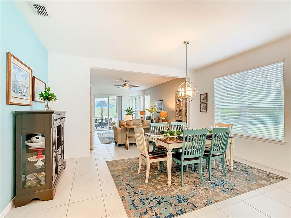 待售: $329,500 (2 贝兹, 2 浴室, 1703 平方英尺)