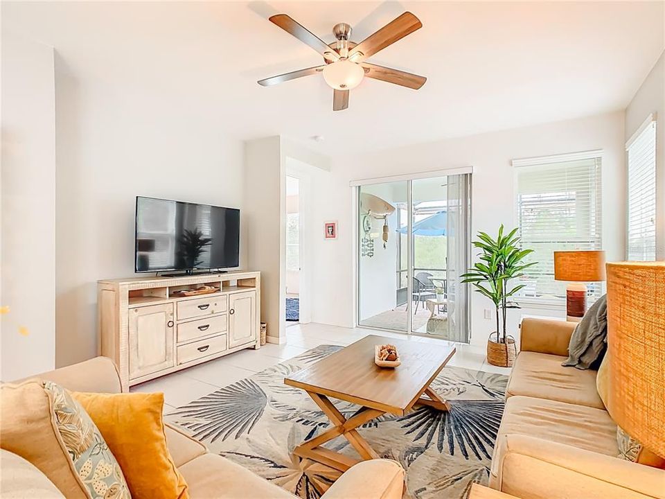 待售: $329,500 (2 贝兹, 2 浴室, 1703 平方英尺)