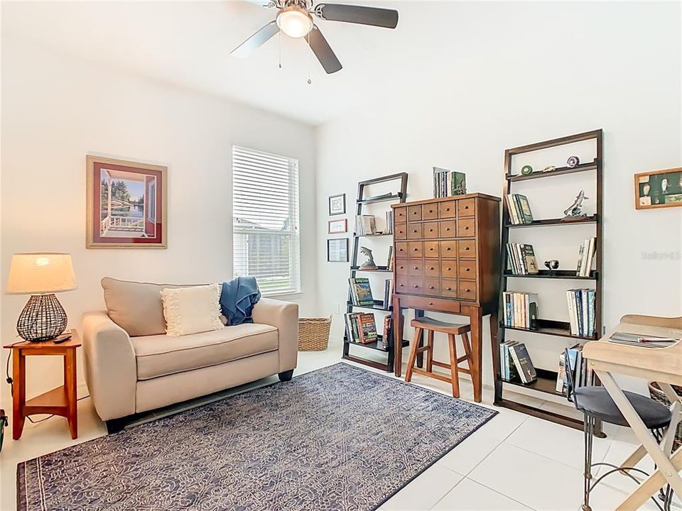 待售: $329,500 (2 贝兹, 2 浴室, 1703 平方英尺)