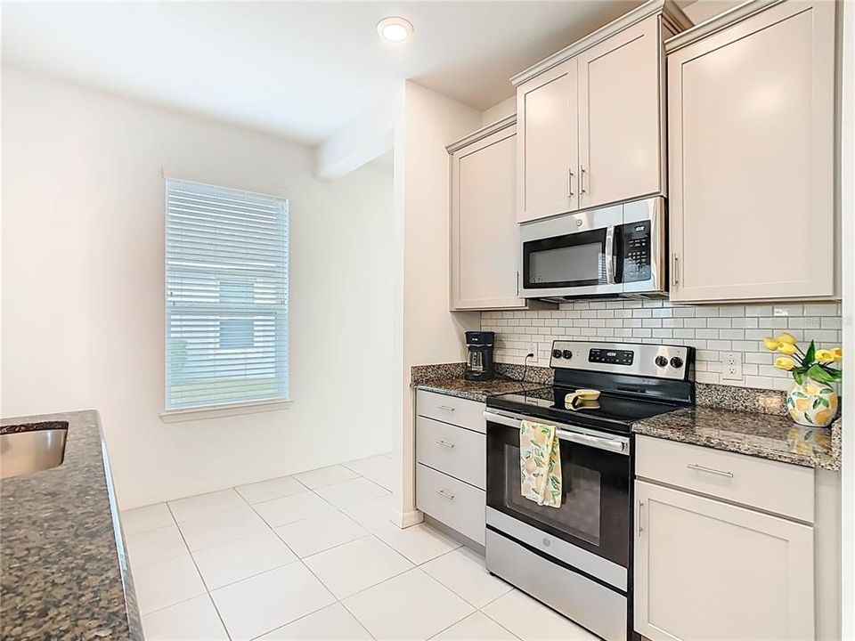 待售: $329,500 (2 贝兹, 2 浴室, 1703 平方英尺)