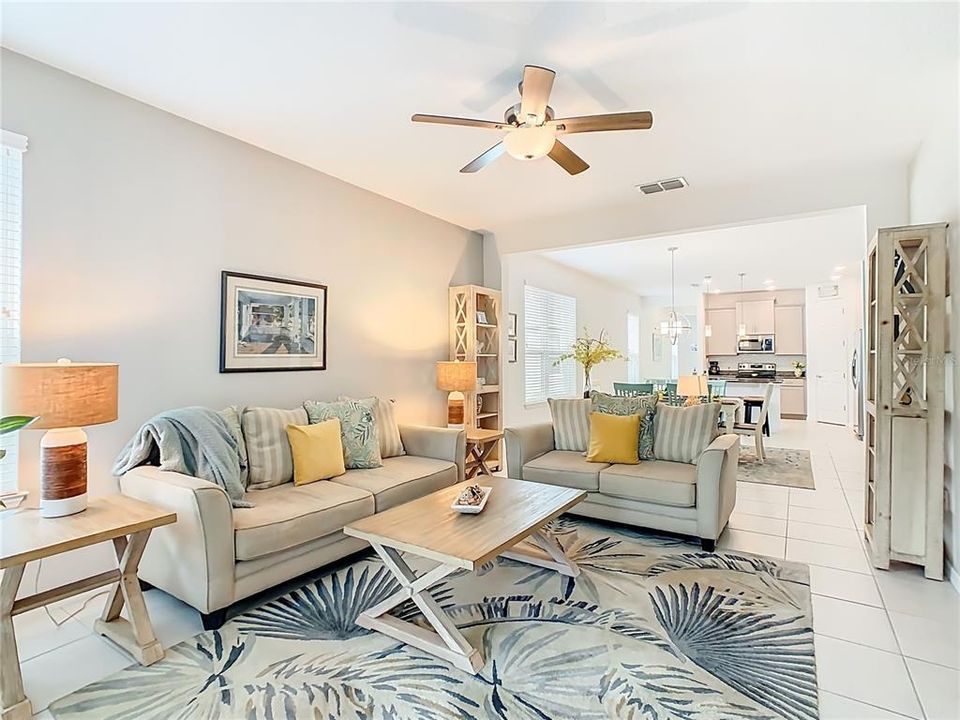 待售: $329,500 (2 贝兹, 2 浴室, 1703 平方英尺)