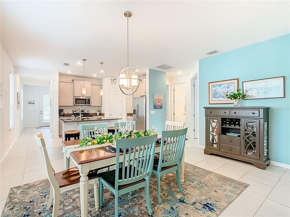 待售: $329,500 (2 贝兹, 2 浴室, 1703 平方英尺)