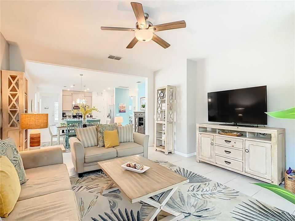 待售: $329,500 (2 贝兹, 2 浴室, 1703 平方英尺)