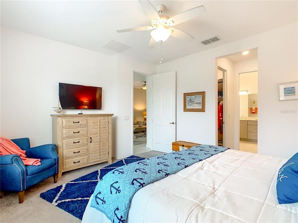 待售: $329,500 (2 贝兹, 2 浴室, 1703 平方英尺)