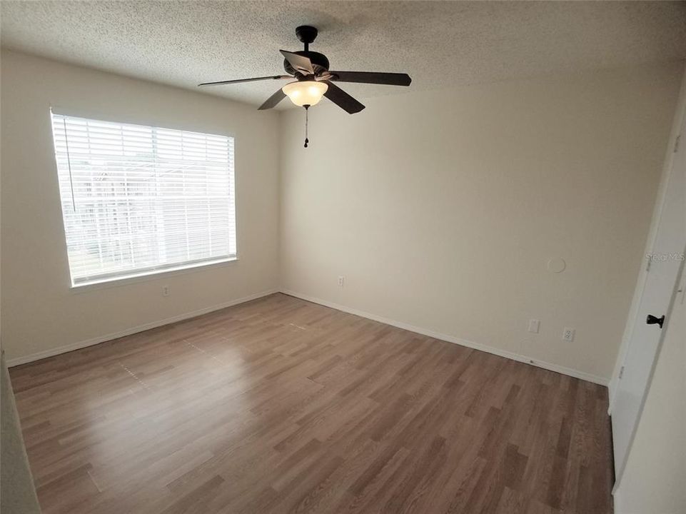 For Sale: $177,000 (2 beds, 1 baths, 810 Square Feet)