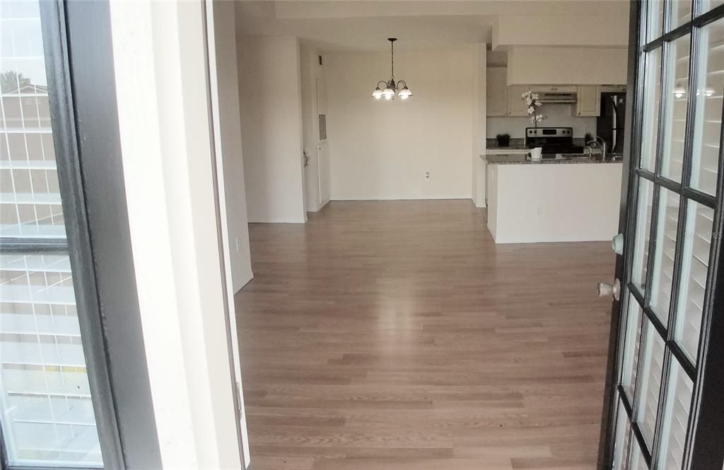 For Sale: $177,000 (2 beds, 1 baths, 810 Square Feet)