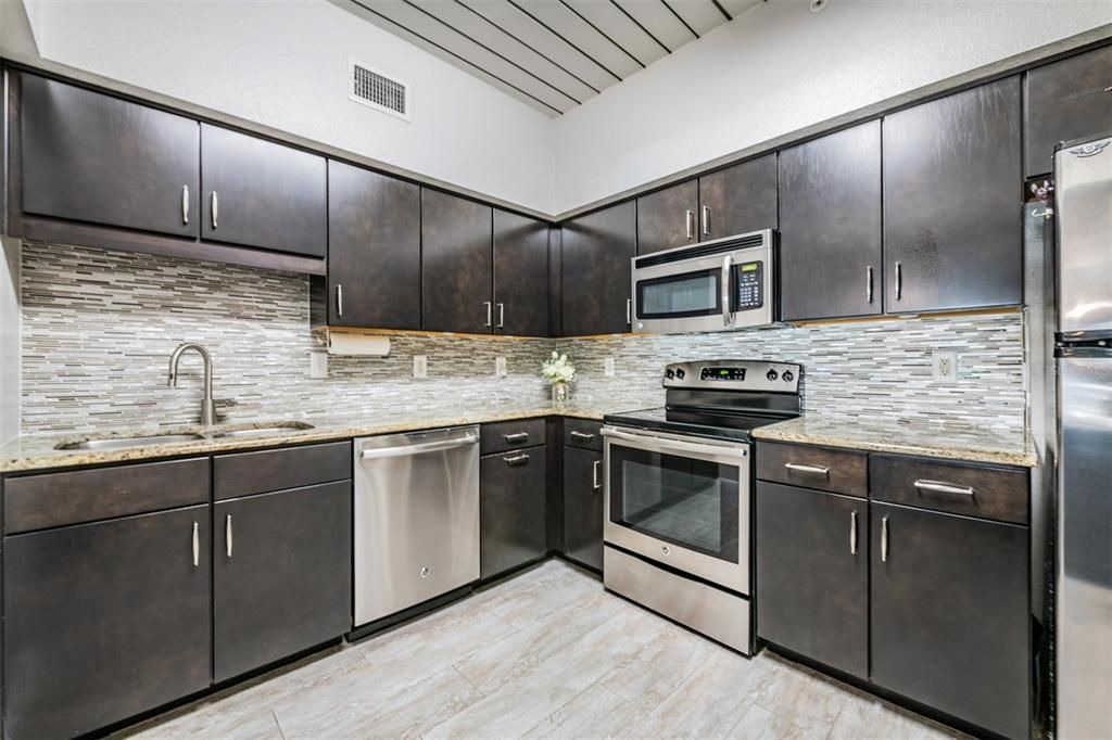 For Rent: $3,200 (2 beds, 2 baths, 1206 Square Feet)