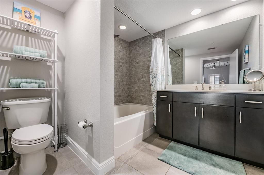 For Rent: $3,200 (2 beds, 2 baths, 1206 Square Feet)