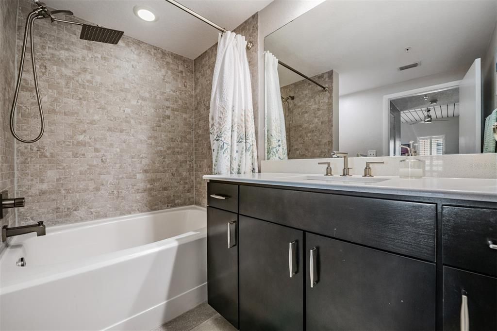 For Rent: $3,200 (2 beds, 2 baths, 1206 Square Feet)