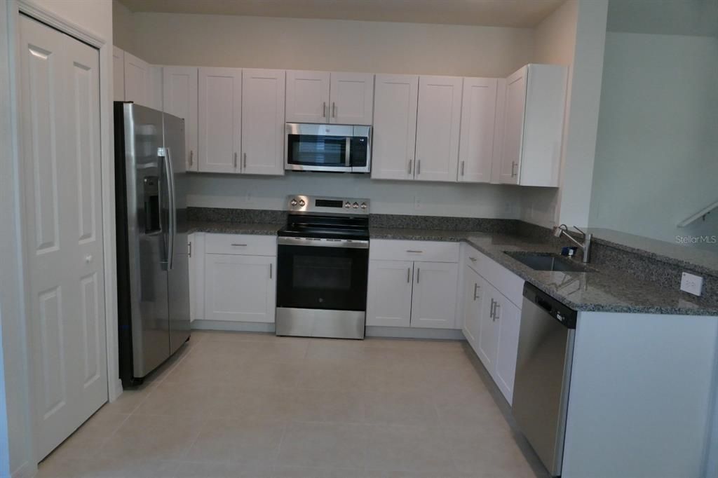 For Rent: $1,950 (2 beds, 2 baths, 1541 Square Feet)