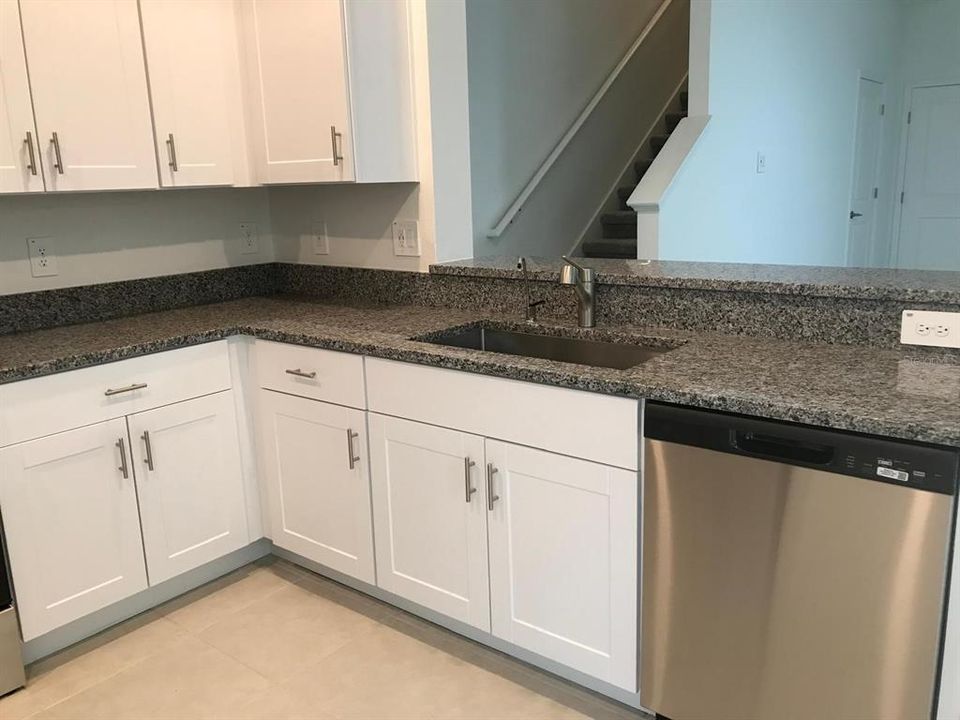 For Rent: $1,950 (2 beds, 2 baths, 1541 Square Feet)