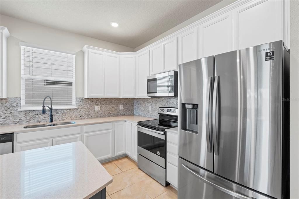 En Venta: $649,000 (4 camas, 3 baños, 2610 Pies cuadrados)