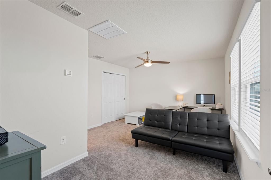 En Venta: $649,000 (4 camas, 3 baños, 2610 Pies cuadrados)