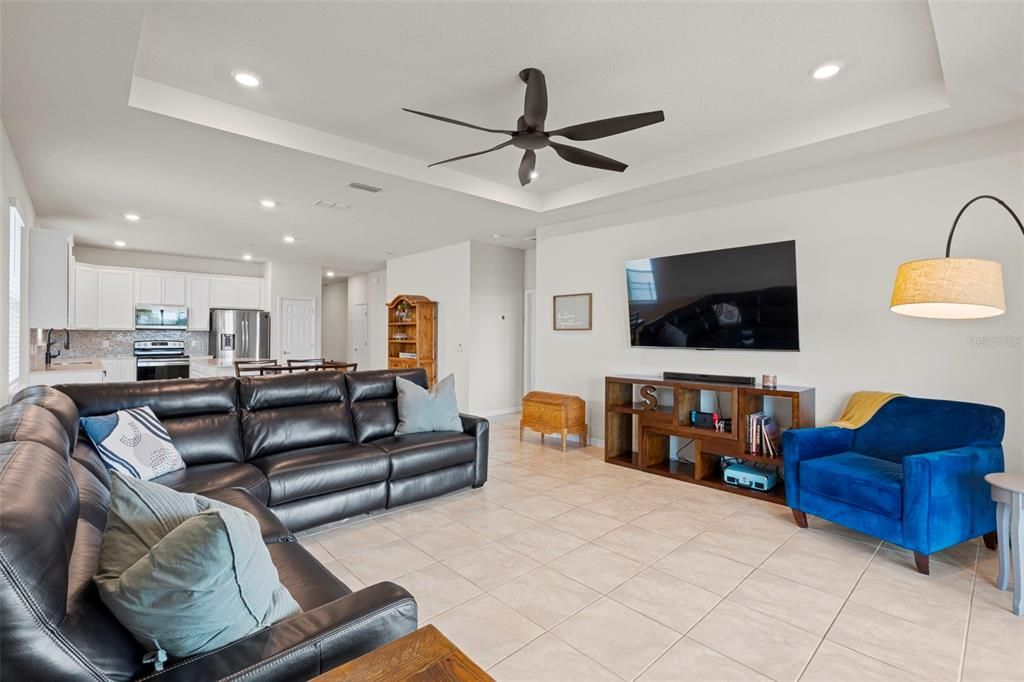 En Venta: $649,000 (4 camas, 3 baños, 2610 Pies cuadrados)