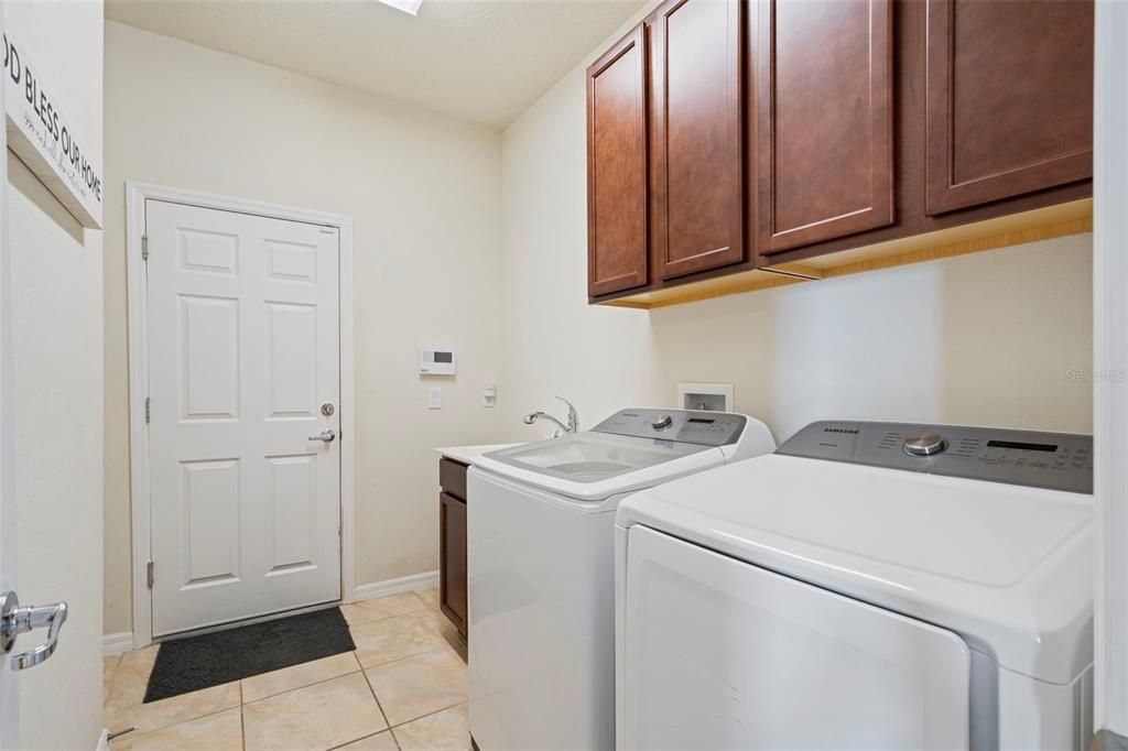 En Venta: $649,000 (4 camas, 3 baños, 2610 Pies cuadrados)