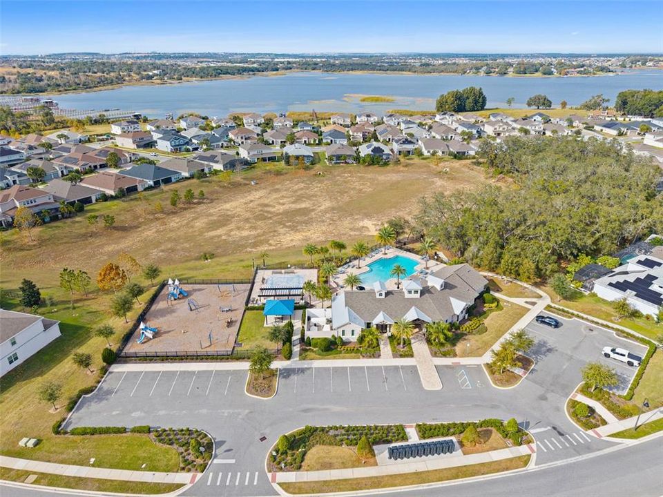 En Venta: $649,000 (4 camas, 3 baños, 2610 Pies cuadrados)