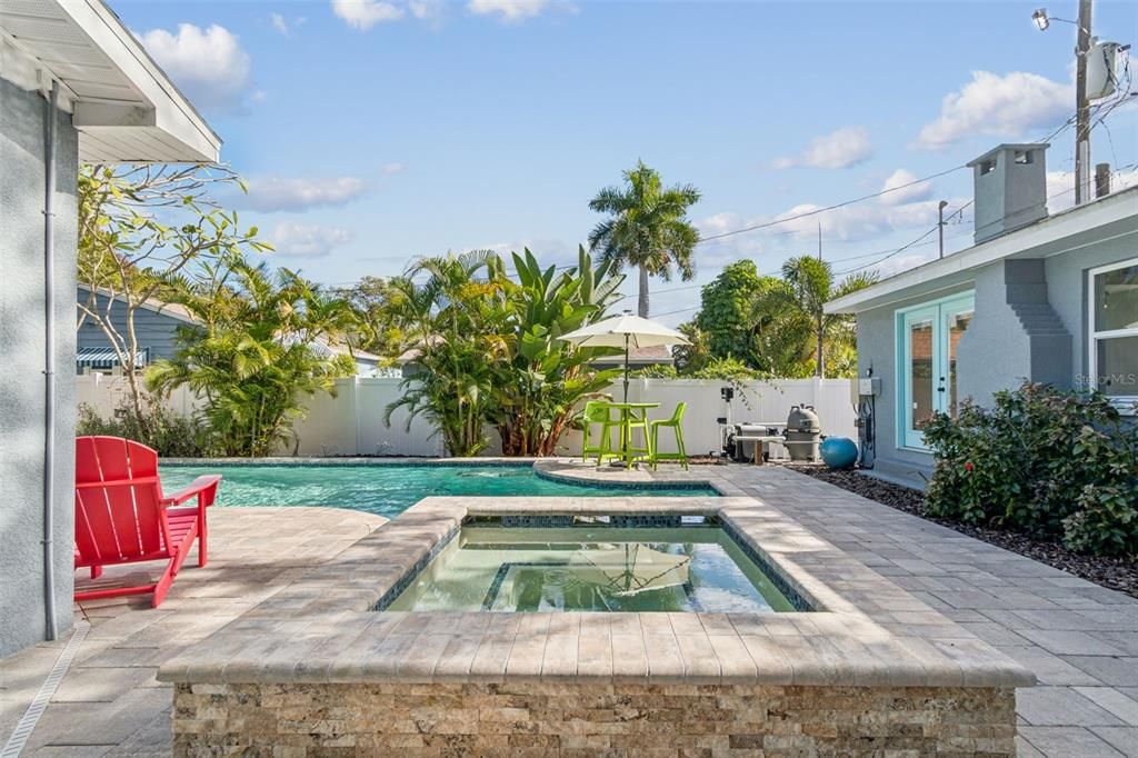 待售: $1,100,000 (4 贝兹, 3 浴室, 1844 平方英尺)