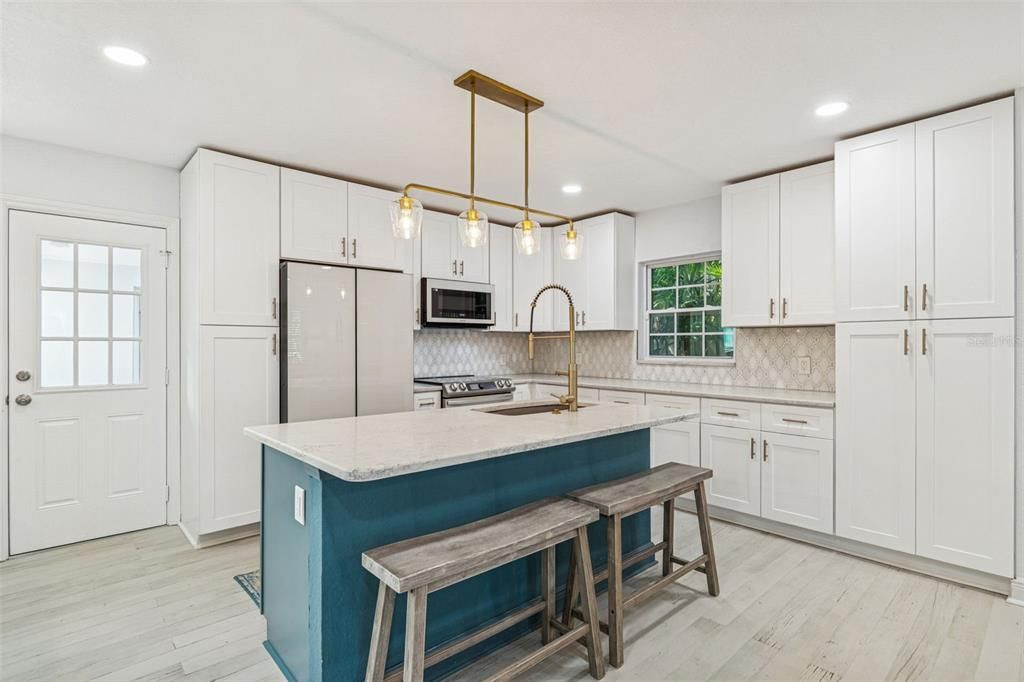 待售: $1,100,000 (4 贝兹, 3 浴室, 1844 平方英尺)