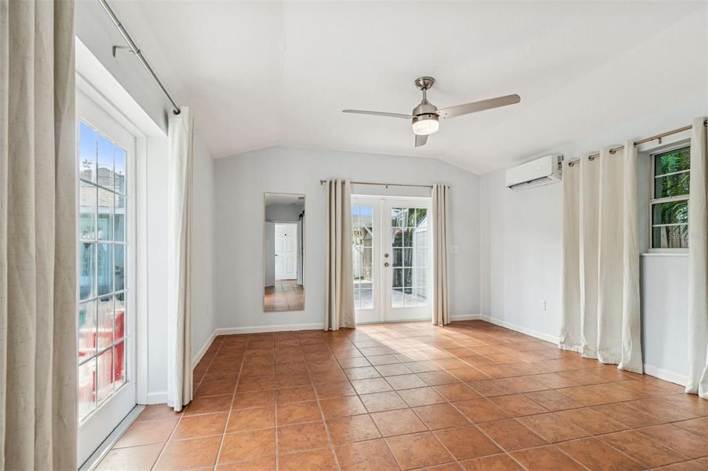 待售: $1,100,000 (4 贝兹, 3 浴室, 1844 平方英尺)