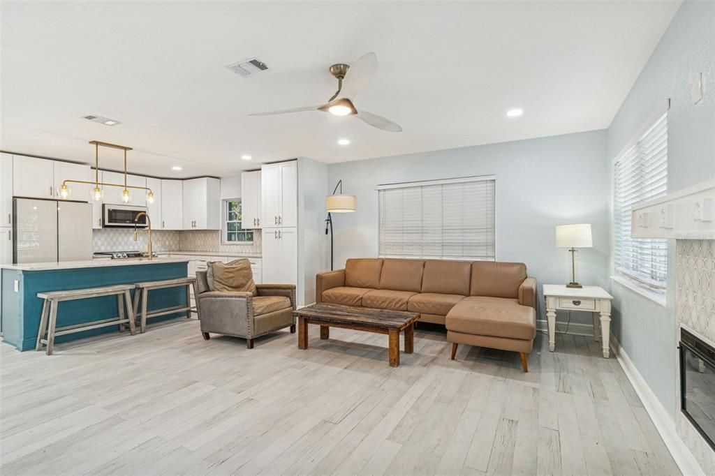 待售: $1,100,000 (4 贝兹, 3 浴室, 1844 平方英尺)