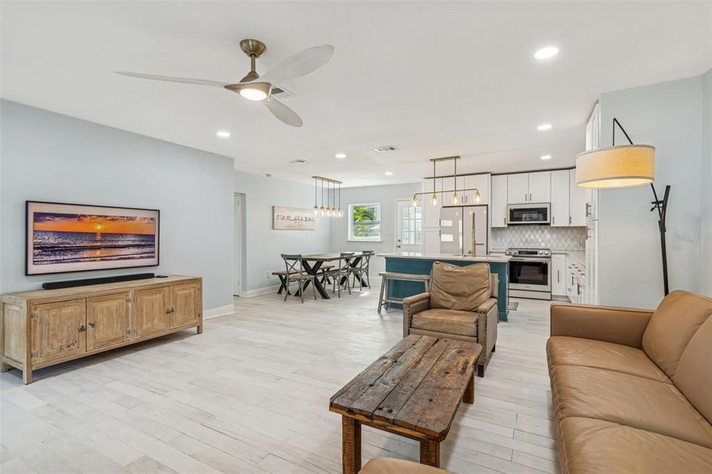 待售: $1,100,000 (4 贝兹, 3 浴室, 1844 平方英尺)