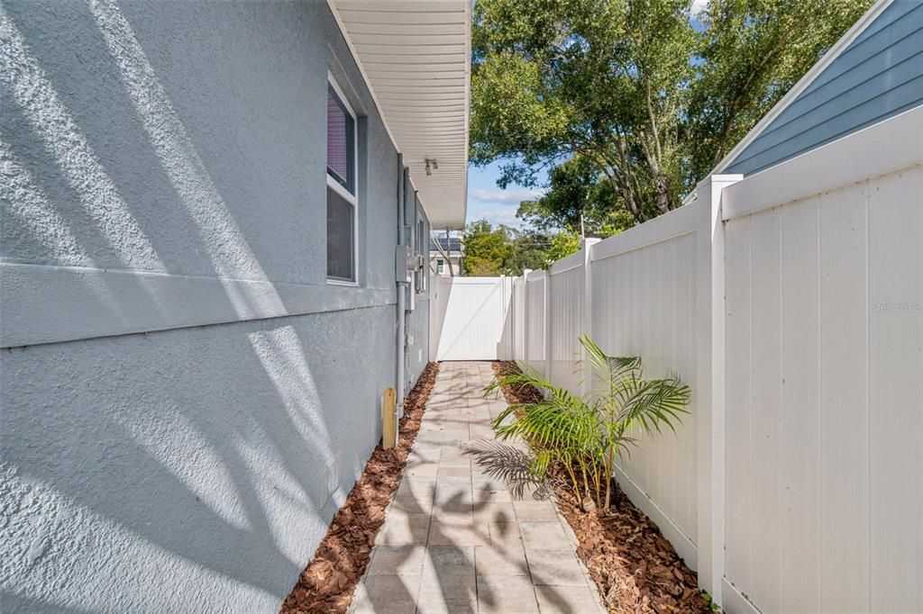 待售: $1,100,000 (4 贝兹, 3 浴室, 1844 平方英尺)