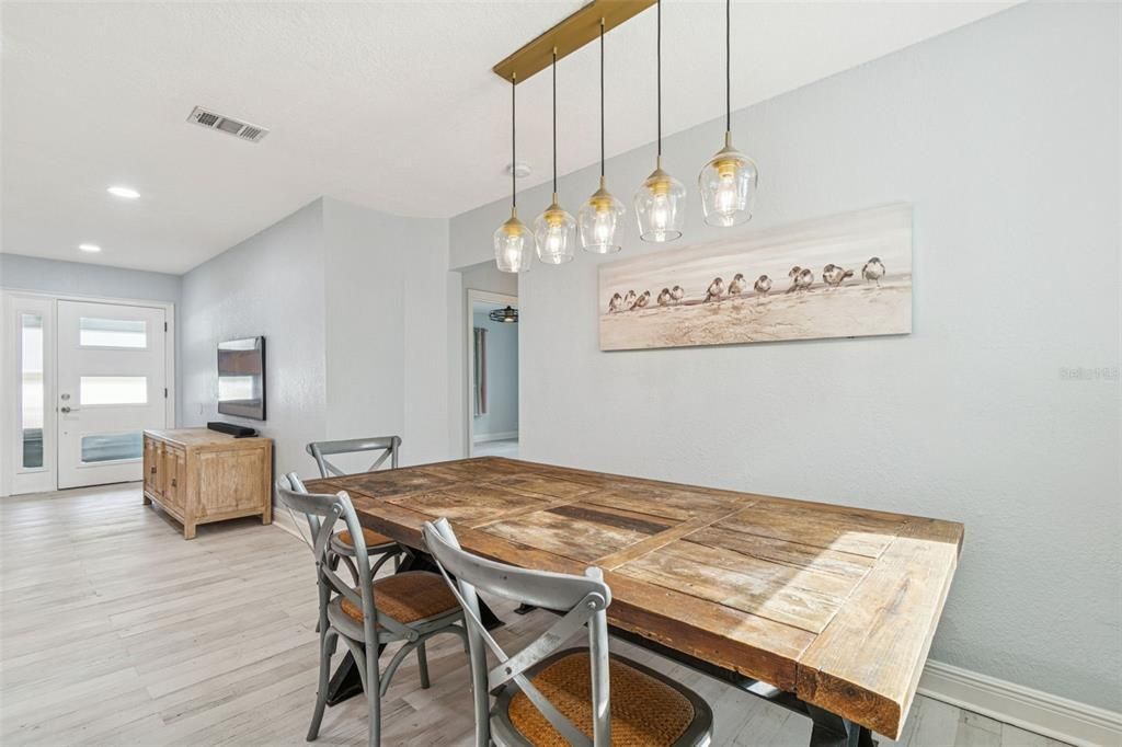 待售: $1,100,000 (4 贝兹, 3 浴室, 1844 平方英尺)