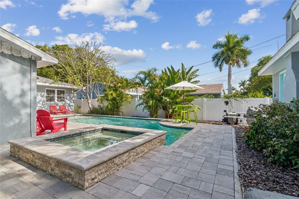 待售: $1,100,000 (4 贝兹, 3 浴室, 1844 平方英尺)