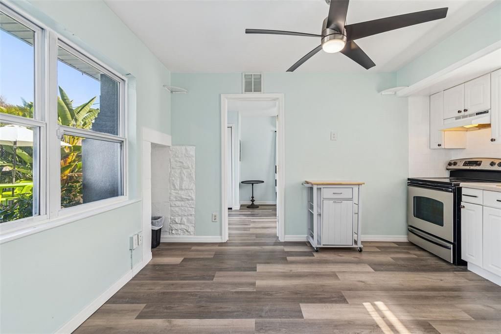 待售: $1,100,000 (4 贝兹, 3 浴室, 1844 平方英尺)