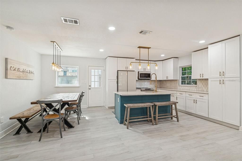 待售: $1,100,000 (4 贝兹, 3 浴室, 1844 平方英尺)