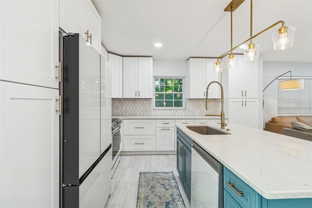 待售: $1,100,000 (4 贝兹, 3 浴室, 1844 平方英尺)