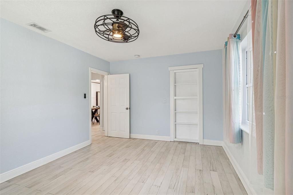 待售: $1,100,000 (4 贝兹, 3 浴室, 1844 平方英尺)