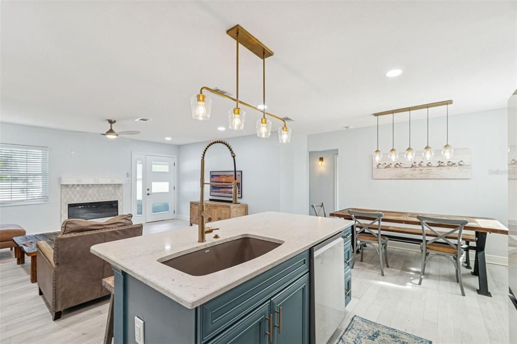 待售: $1,100,000 (4 贝兹, 3 浴室, 1844 平方英尺)