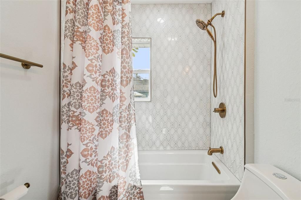 待售: $1,100,000 (4 贝兹, 3 浴室, 1844 平方英尺)