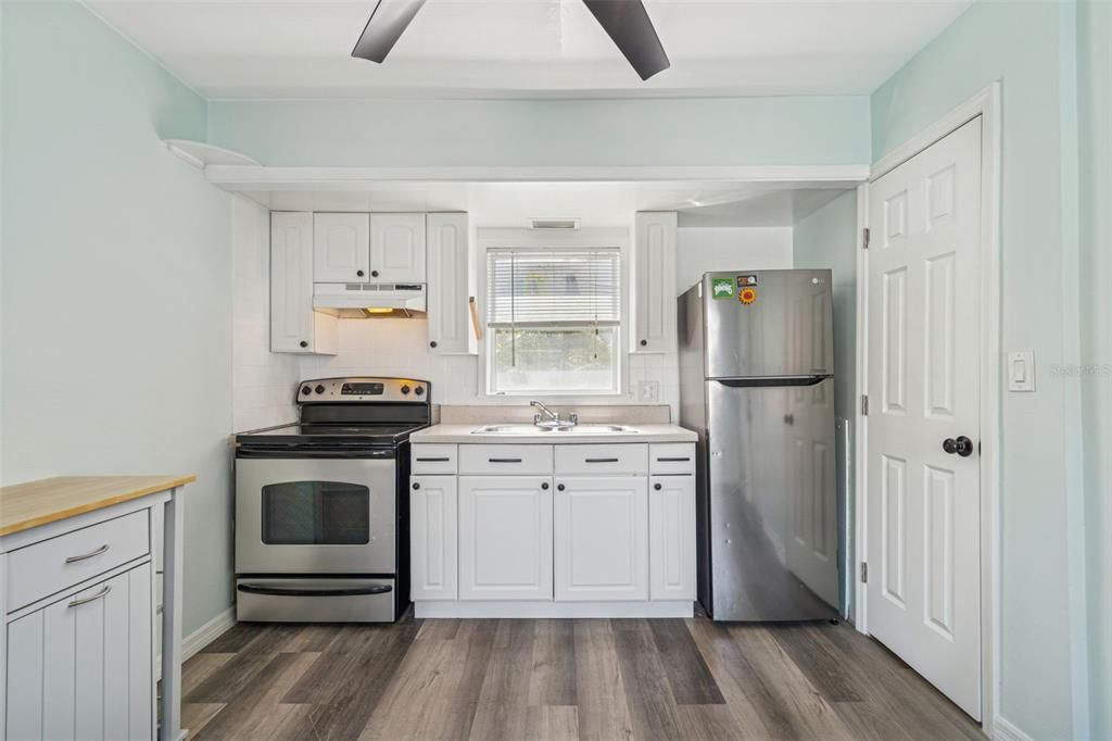 待售: $1,100,000 (4 贝兹, 3 浴室, 1844 平方英尺)