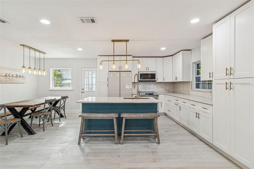 待售: $1,100,000 (4 贝兹, 3 浴室, 1844 平方英尺)