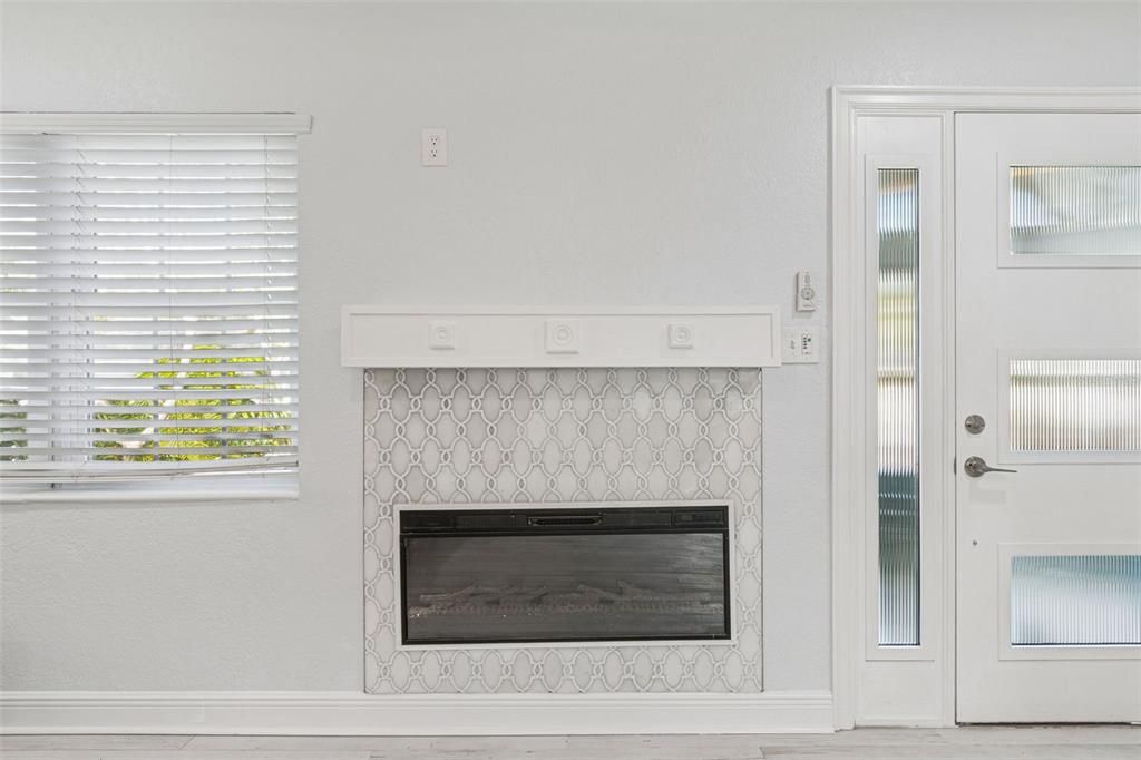 待售: $1,100,000 (4 贝兹, 3 浴室, 1844 平方英尺)