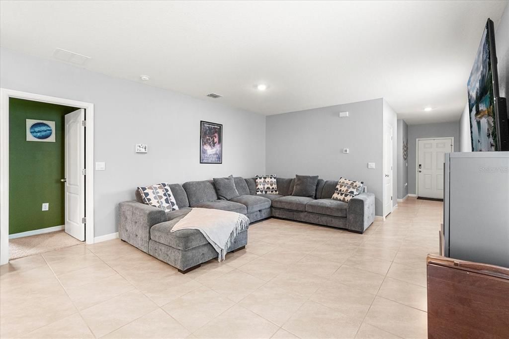 For Rent: $2,300 (4 beds, 2 baths, 1716 Square Feet)