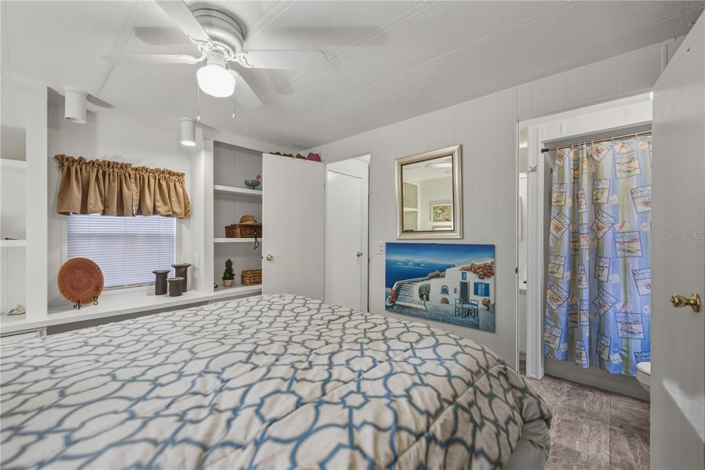 На продажу: $119,500 (2 спален, 2 ванн, 840 Квадратных фут)