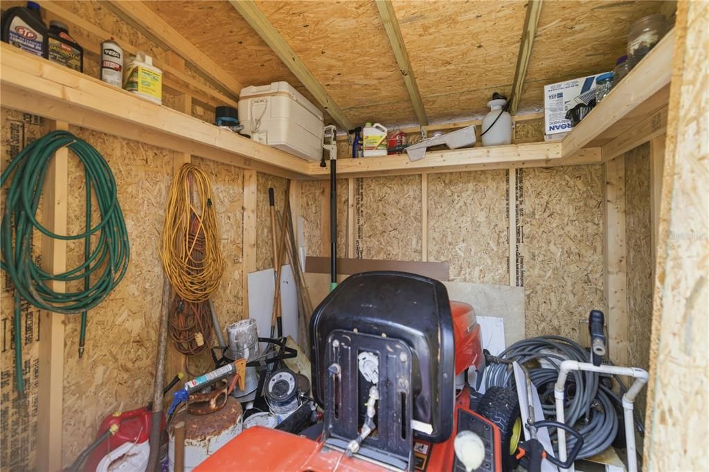 На продажу: $119,500 (2 спален, 2 ванн, 840 Квадратных фут)