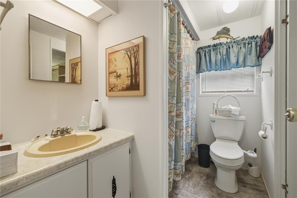 На продажу: $119,500 (2 спален, 2 ванн, 840 Квадратных фут)