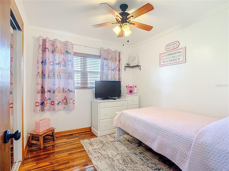 For Sale: $300,000 (3 beds, 1 baths, 1212 Square Feet)