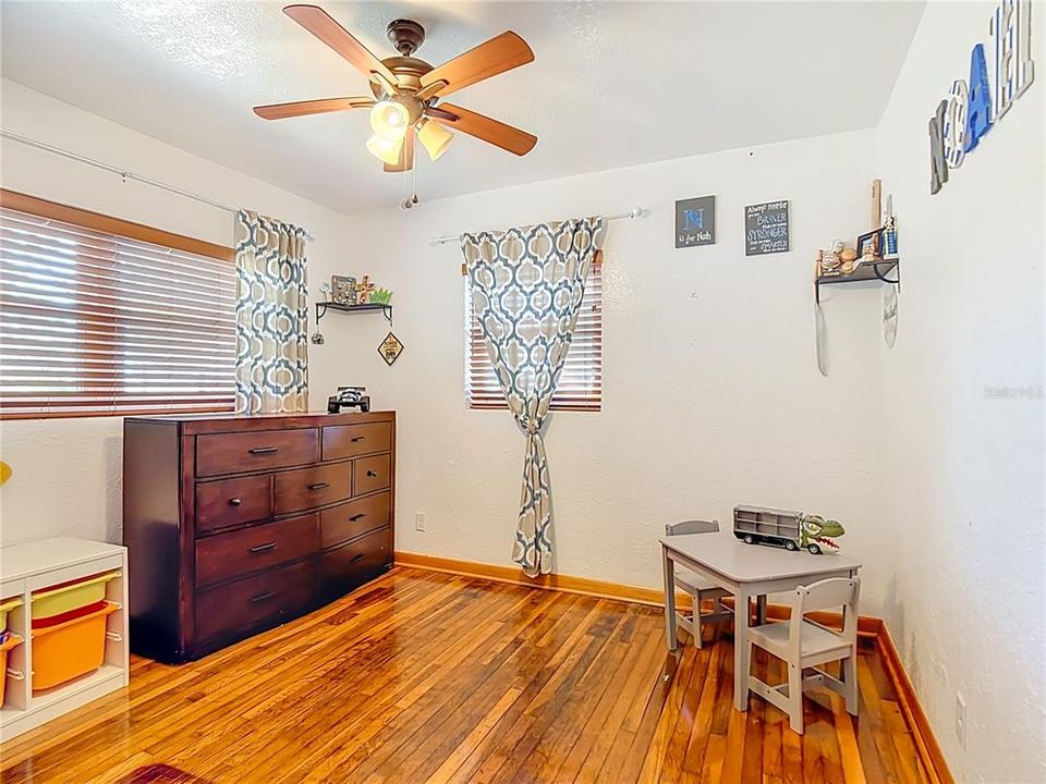 For Sale: $300,000 (3 beds, 1 baths, 1212 Square Feet)