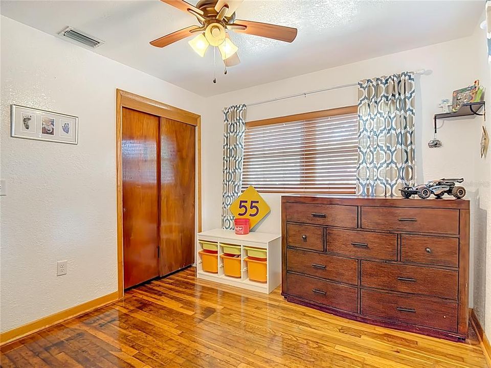 For Sale: $300,000 (3 beds, 1 baths, 1212 Square Feet)