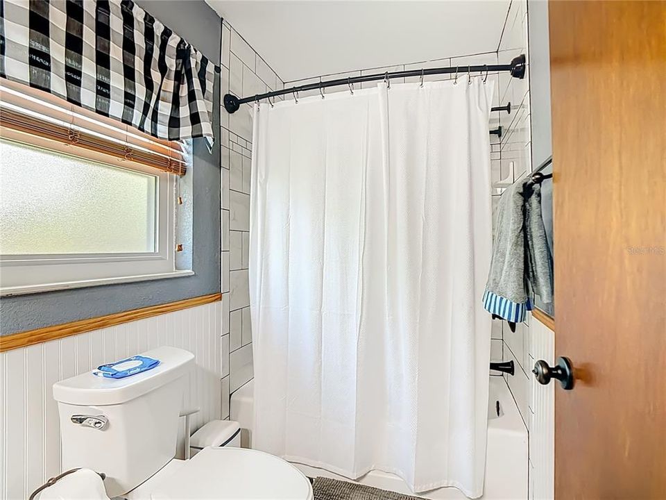 For Sale: $300,000 (3 beds, 1 baths, 1212 Square Feet)